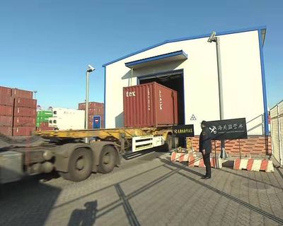 營(yíng)口市政府集中從韓國(guó)采購(gòu)的一批防疫物資昨天從鱍魚圈口岸通關(guān)上岸