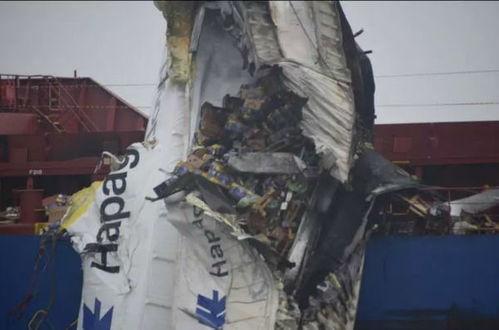 第一現(xiàn)場(chǎng) 兩船相撞 擠壓 落箱 起火 天氣原因